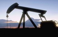 На мировых рынках нефть снова начала дешеветь